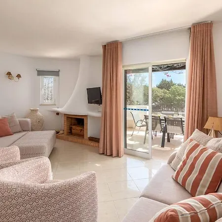 Moradia Olhos De Agua - 3 Quartos - 6 Camas